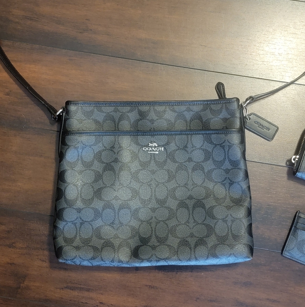 Coach Black Signature Crossbody Bag 3 Piece Set With Wallet And Card Holder - Picture 3 of 7